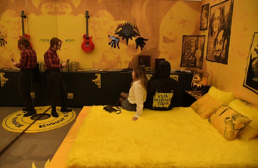 В Москве открылась выставка "Панк-культура. Король и Шут" 17 фото