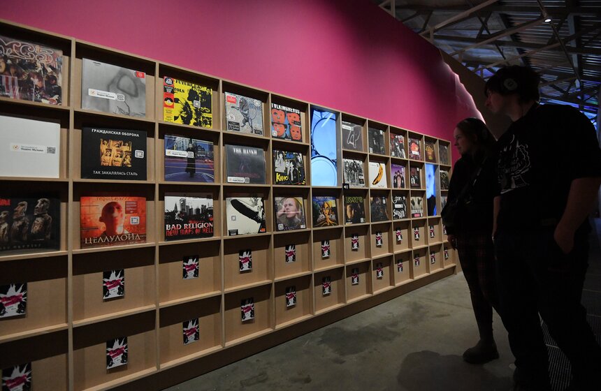 В Москве открылась выставка "Панк-культура. Король и Шут" 34 фото