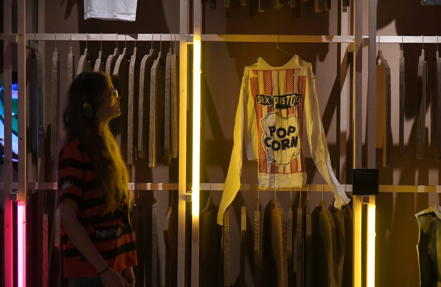 В Москве открылась выставка "Панк-культура. Король и Шут" 23 фото