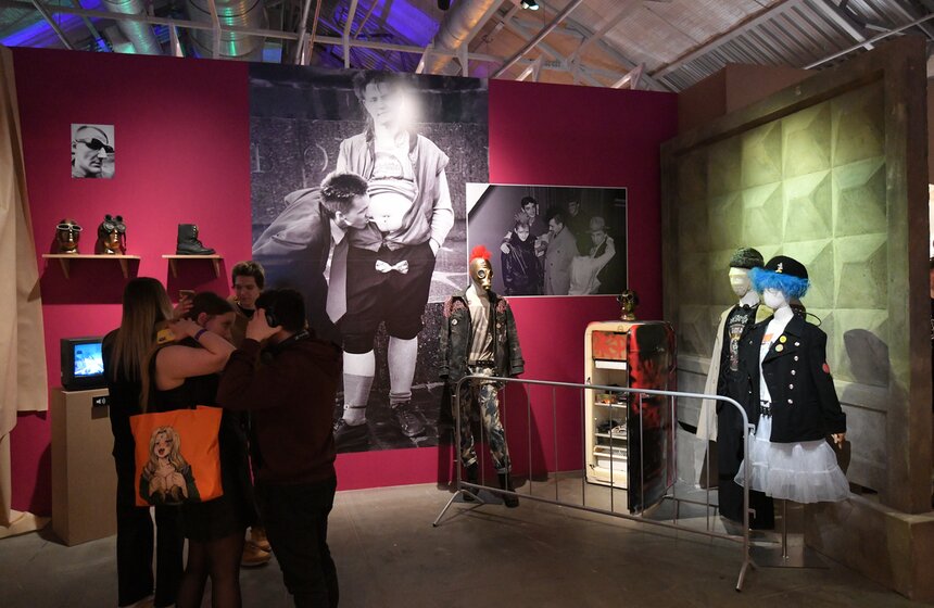 В Москве открылась выставка "Панк-культура. Король и Шут" 8 фото
