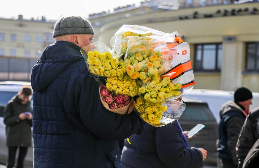 Количество покупок цветов в преддверии 8 Марта уменьшилось в РФ на 3% 23 фото