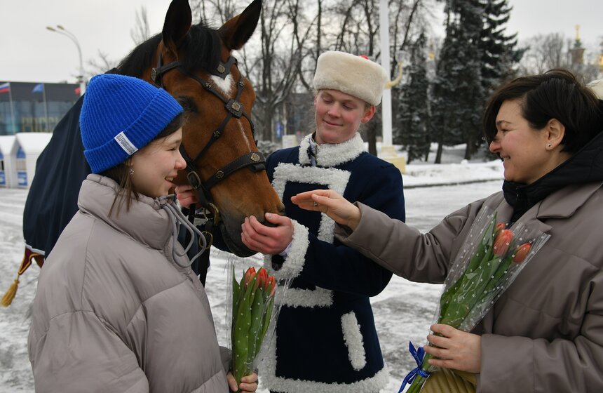 Специальная тематическая программа к 8 Марта прошла на ВДНХ 15 фото