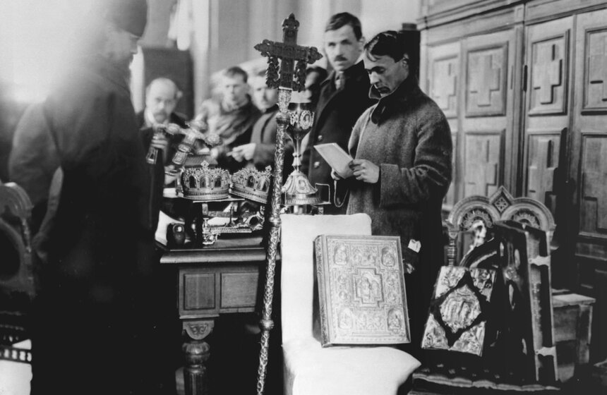 Изъятие церковных ценностей из Храма Христа Спасителя. 1930 год.