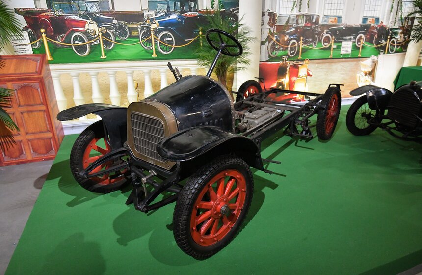 В Музее гаража особого назначения представили выставку об автомобилизации России 6 фото