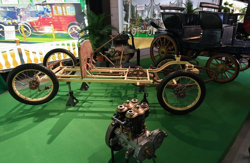 В Музее гаража особого назначения представили выставку об автомобилизации России 10 фото