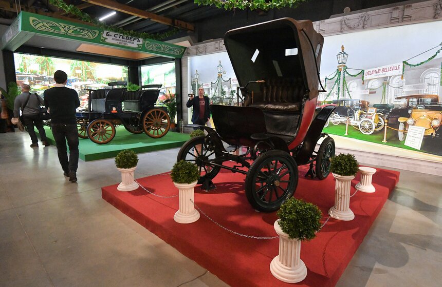 В Музее гаража особого назначения представили выставку об автомобилизации России 12 фото