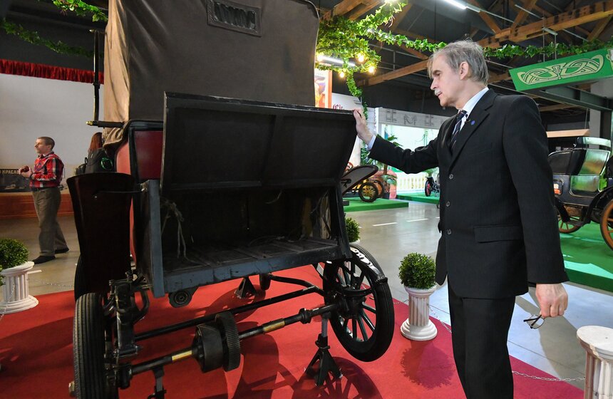 В Музее гаража особого назначения представили выставку об автомобилизации России 16 фото