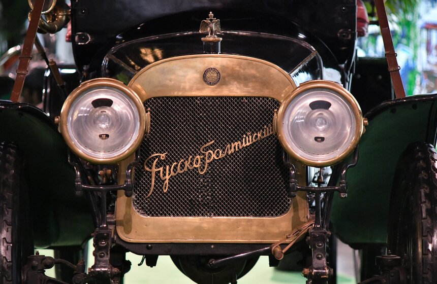 В Музее гаража особого назначения представили выставку об автомобилизации России 22 фото