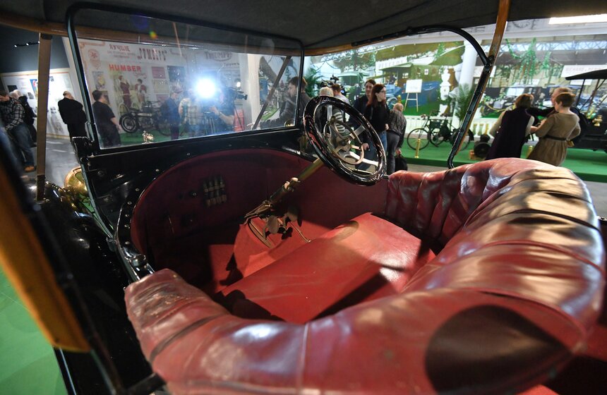 В Музее гаража особого назначения представили выставку об автомобилизации России 19 фото