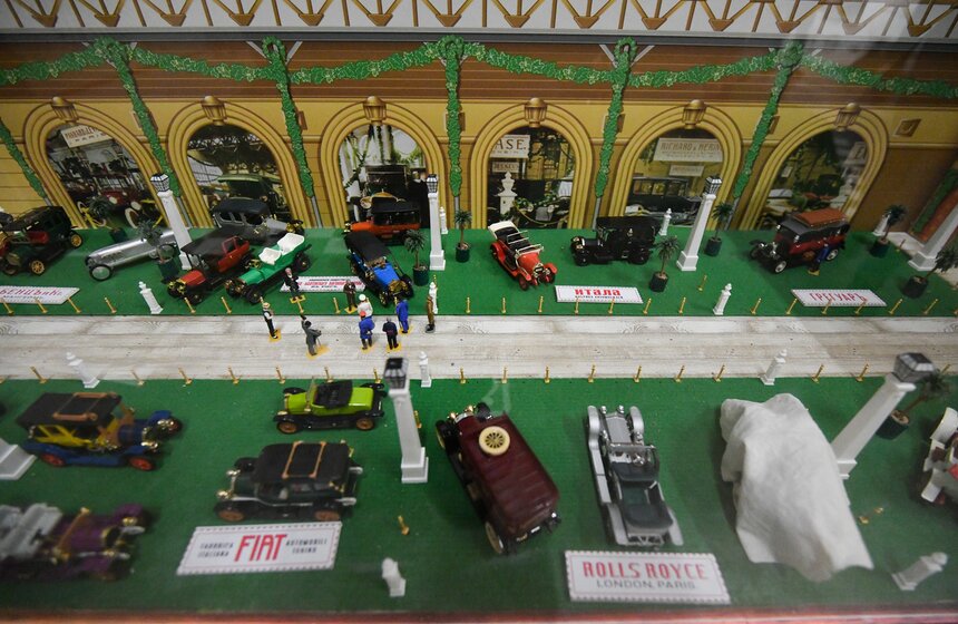 В Музее гаража особого назначения представили выставку об автомобилизации России 13 фото