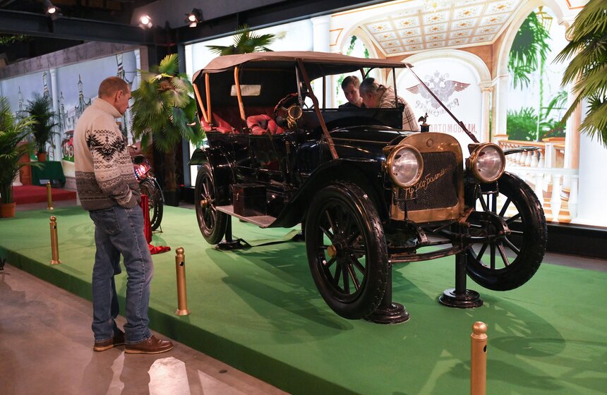В Музее гаража особого назначения представили выставку об автомобилизации России 8 фото