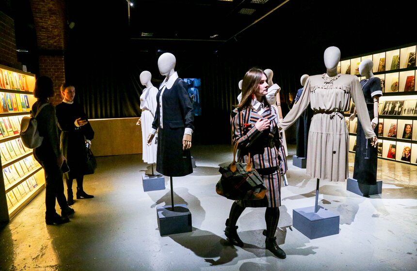 Выставка "Дом моделей. Индустрия образов" открылась в Музее Москвы 7 фото
