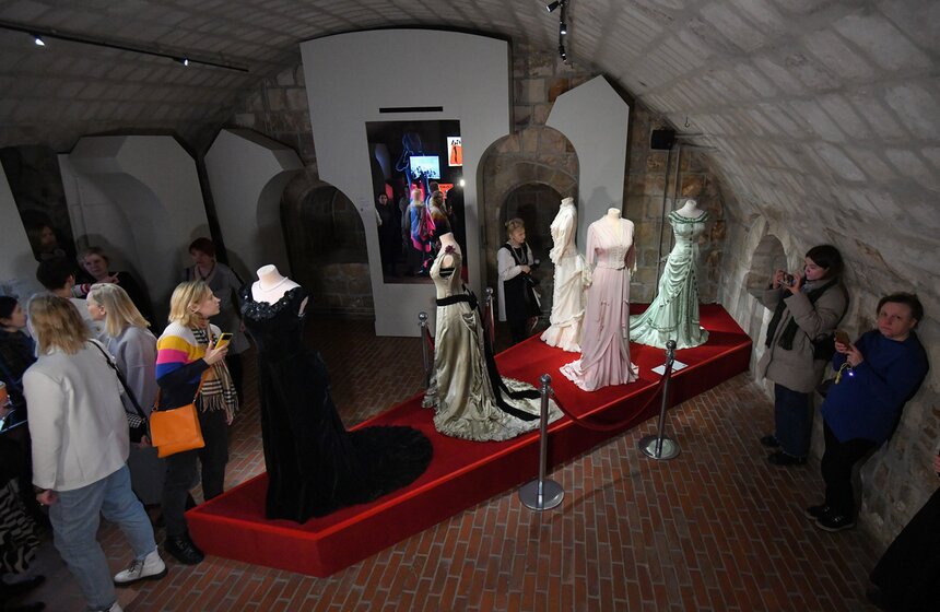 Выставка "ЛАМАНОВА. Русский дресс-код" открылась в Старом Английском дворе 1 фото