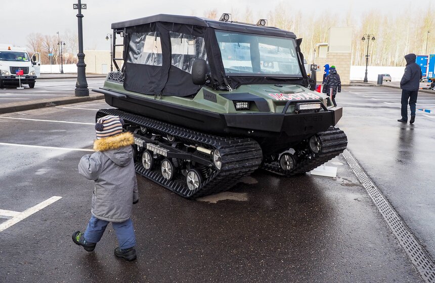 Выставка коммунальной и спасательной техники открылась в "Острове Мечты" 6 фото