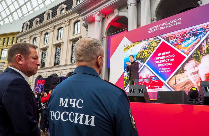 Выставка коммунальной и спасательной техники открылась в "Острове Мечты" 30 фото