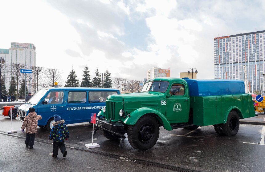 Выставка коммунальной и спасательной техники открылась в "Острове Мечты" 4 фото