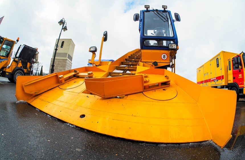 Выставка коммунальной и спасательной техники открылась в "Острове Мечты" 7 фото