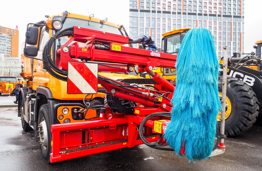 Выставка коммунальной и спасательной техники открылась в "Острове Мечты" 22 фото