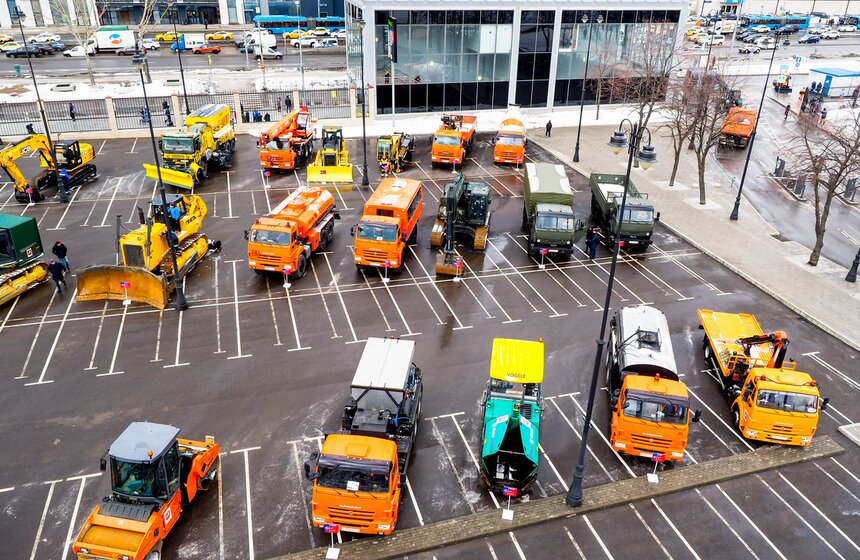 Выставка коммунальной и спасательной техники открылась в "Острове Мечты" 1 фото