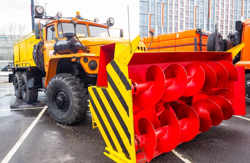 Выставка коммунальной и спасательной техники открылась в "Острове Мечты" 24 фото