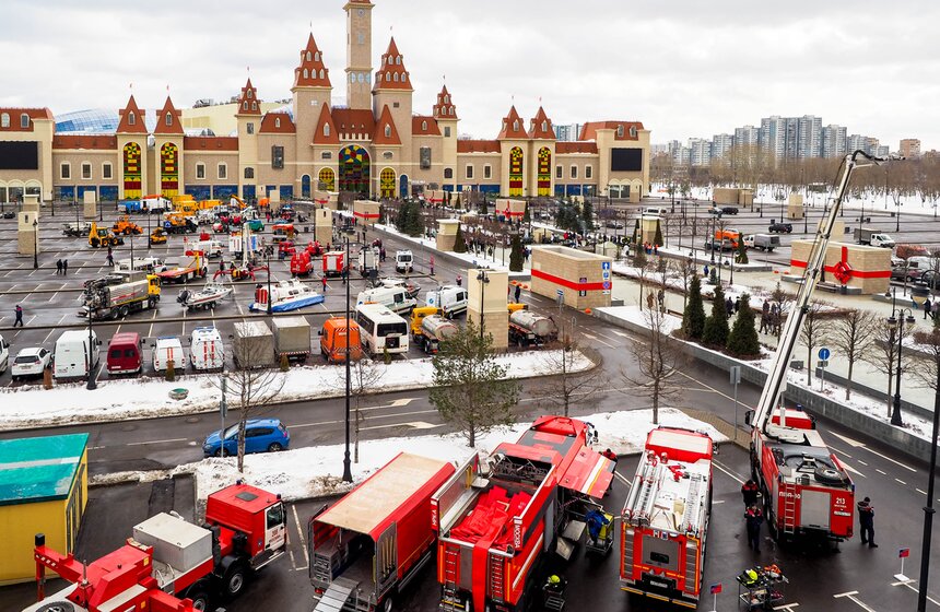 Выставка коммунальной и спасательной техники открылась в "Острове Мечты" 29 фото