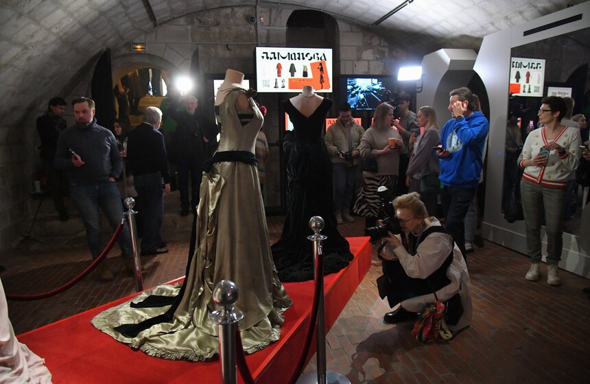 Выставка "ЛАМАНОВА. Русский дресс-код" открылась в Старом Английском дворе 16 фото