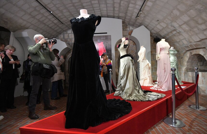 Выставка "ЛАМАНОВА. Русский дресс-код" открылась в Старом Английском дворе 6 фото