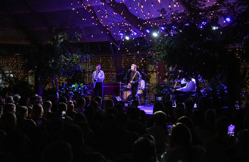 Праздничный концерт Валерия Сюткина прошел на ВДНХ 8 фото