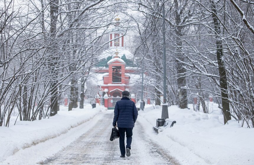 Морозный туман окутал Москву 8 марта 15 фото