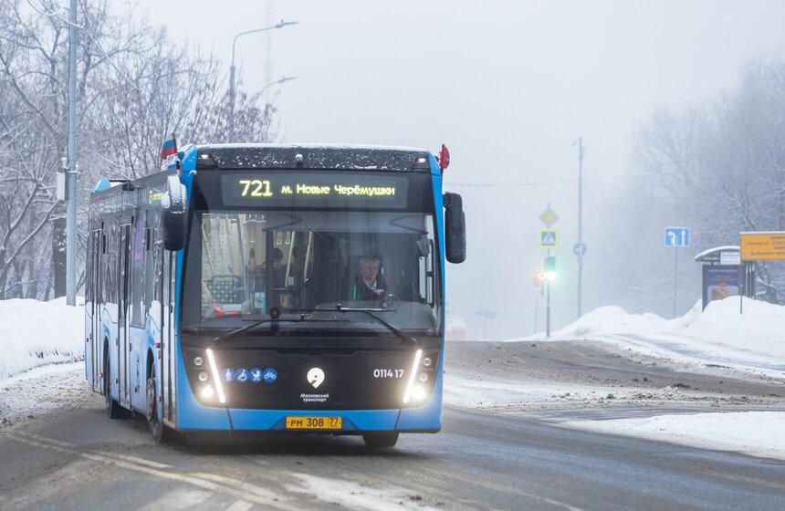 Морозный туман окутал Москву 8 марта 3 фото