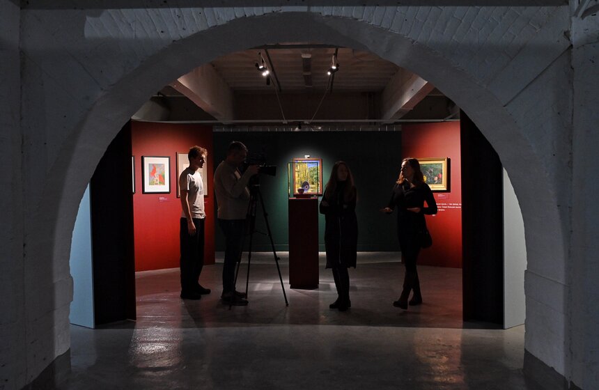 Выставка "#ПетровВодкинЛомакина. Стихия Крым" открылась в Российской галерее искусств 13 фото