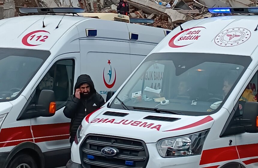 Крупнейшее с 1939 года землетясение произошло в Турции 13 фото