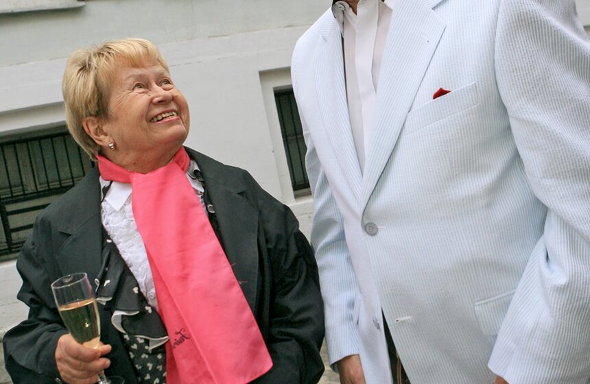 Композитор Александра Пахмутова и актер Владимир Зельдин во время торжественного приема по случаю открытия представительства Мурманской области в Москве, 2007 год