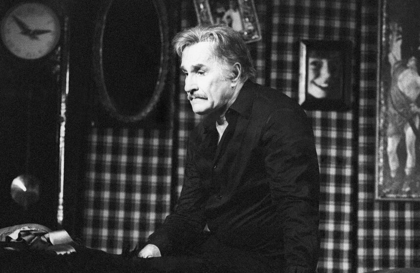 Сцена из спектакля "Последний пылко влюбленный", 1981 год