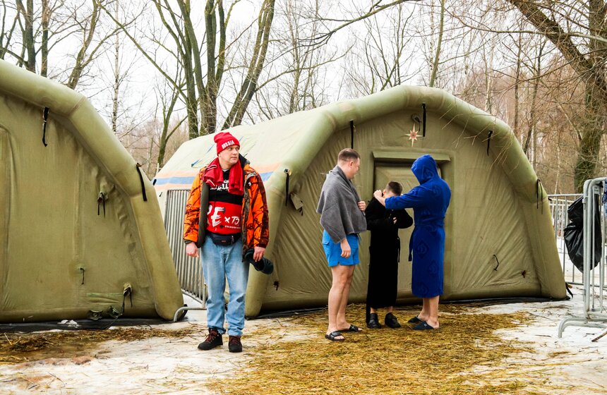 Крещенские купания прошли в Москве 13 фото