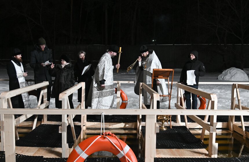 Крещенские купания состоялись в Москве в ночь с 18 на 19 января 2 фото