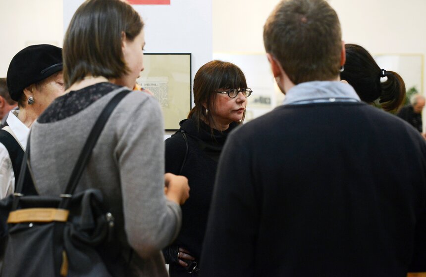 Выставку "Архив семьи Боуден" представили в театре на Таганке 15 фото