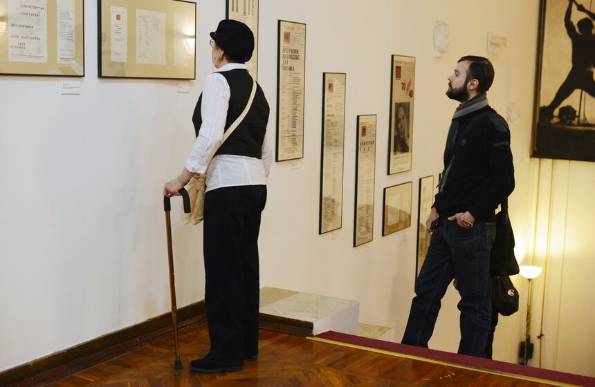 Выставку "Архив семьи Боуден" представили в театре на Таганке 16 фото