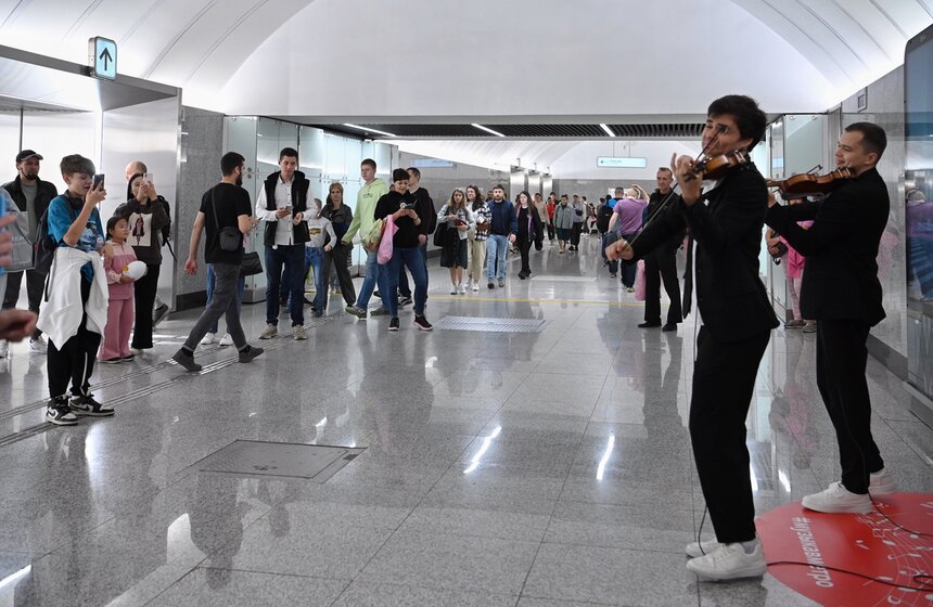 Три площадки проекта "Музыка в метро" открылись на БКЛ 5 фото