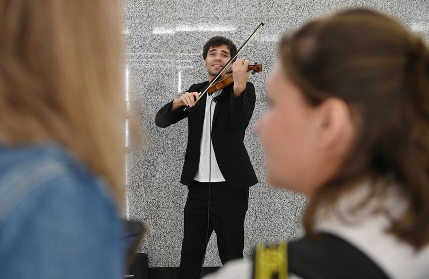 Три площадки проекта "Музыка в метро" открылись на БКЛ 3 фото