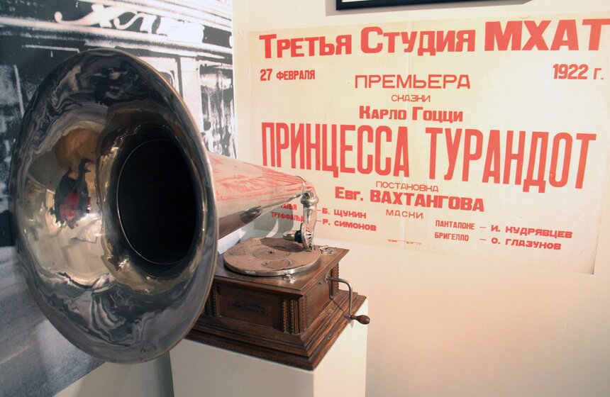 На выставке "Про это" расскажут о творчестве Владимира Маяковско 3 фото