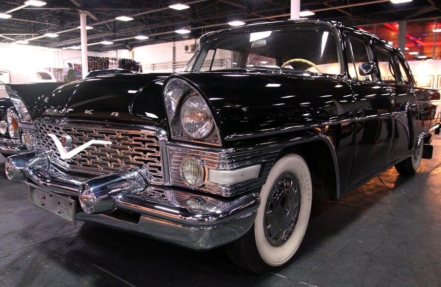 В "Сокольниках" открылась выставка "Олдтаймер-Галерея" 18 фото