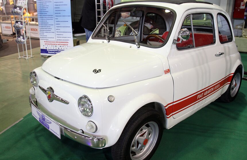 В "Сокольниках" открылась выставка "Олдтаймер-Галерея" 17 фото