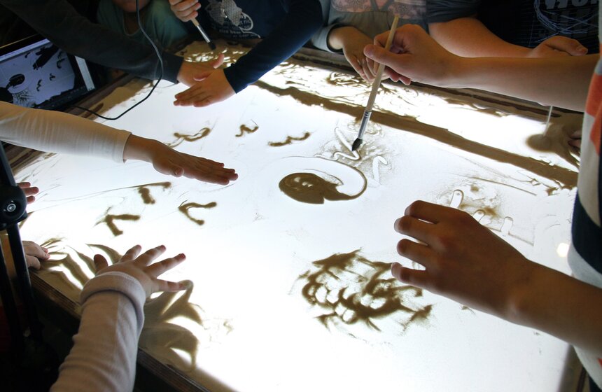 В музее Москвы прошел мастер-класс по песочной анимации 9 фото