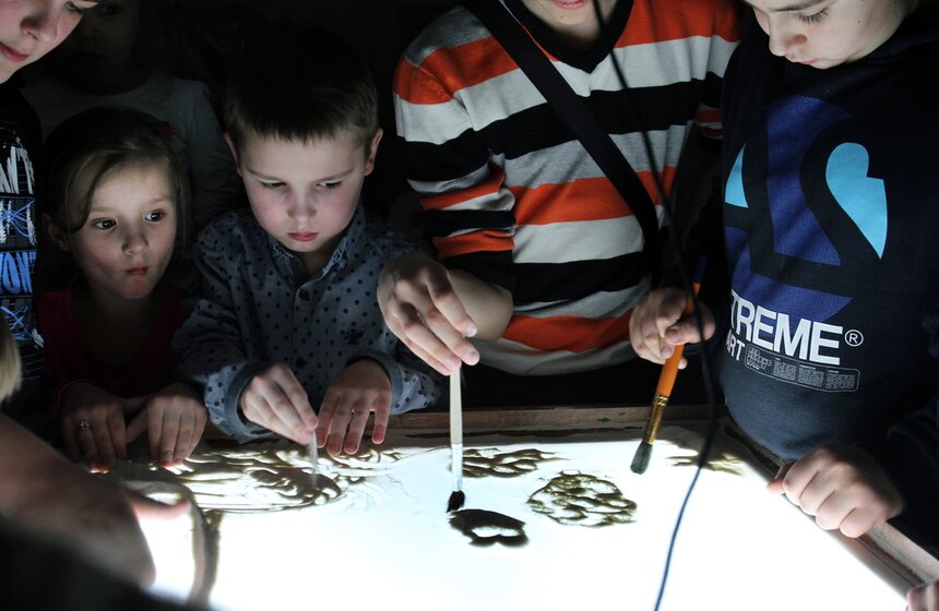 В музее Москвы прошел мастер-класс по песочной анимации 4 фото