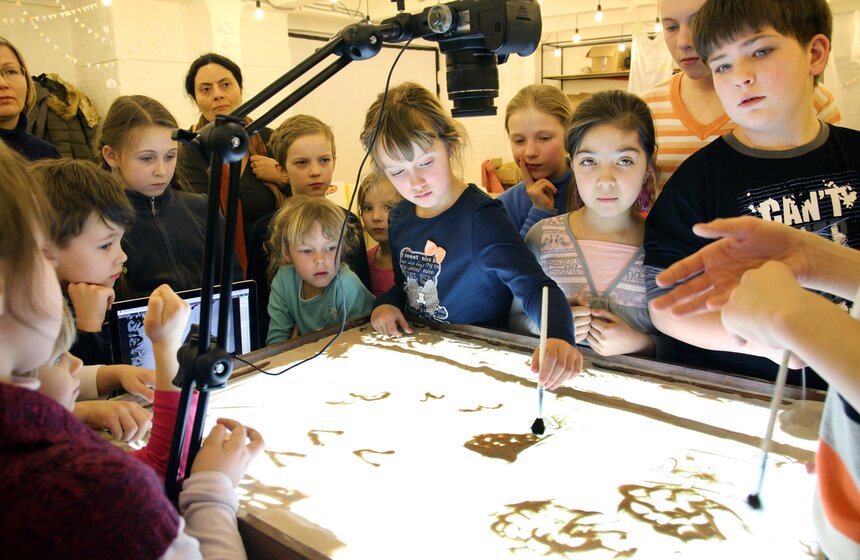 В музее Москвы прошел мастер-класс по песочной анимации 8 фото