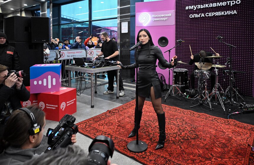 Ольга Серябкина выступила в московском метро на "Мичуринском проспекте" 9 фото