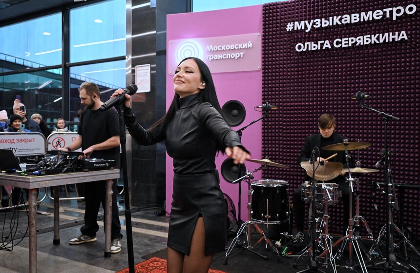 Ольга Серябкина выступила в московском метро на "Мичуринском проспекте" 1 фото