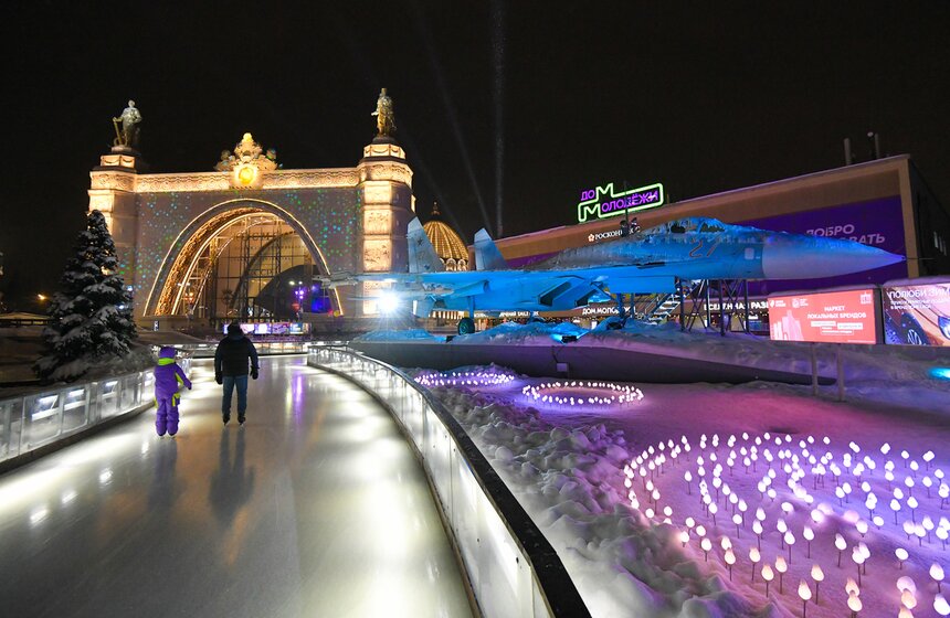 Тематическая вечеринка "Русский авангард" прошла на ВДНХ 8 декабря 22 фото