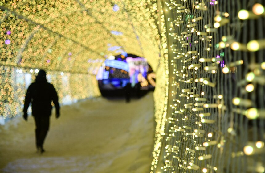 Арки и световые тоннели установили в столице к Новому году 18 фото